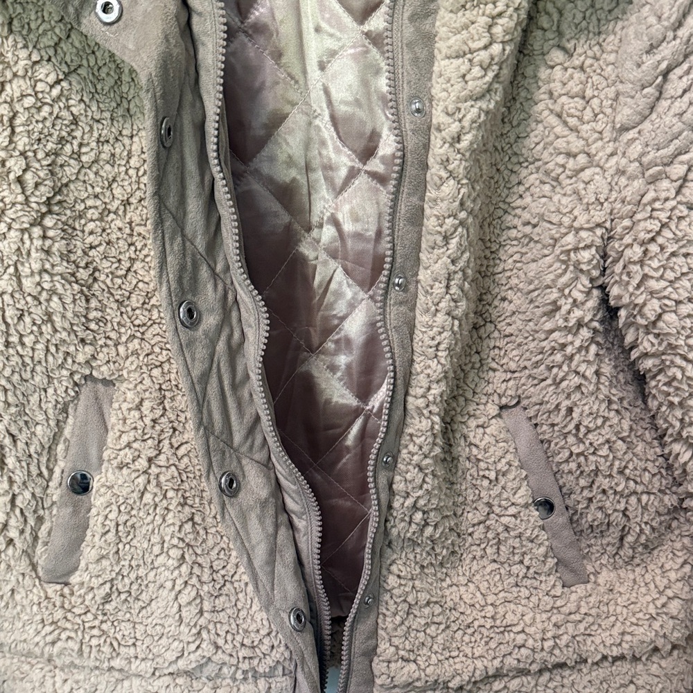 Kut from the Kloth Textured Sherpa Jacket in Cream - Picture 3 of 5